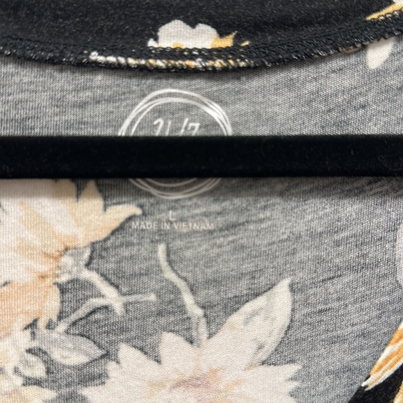 Maurices Floral Tank Top Size Large - Picture 3 of 3